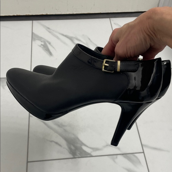 Bandolino Black Leather Ankle Boots Stiletto Heels Side Zipper Buckle Accent - Picture 7 of 15